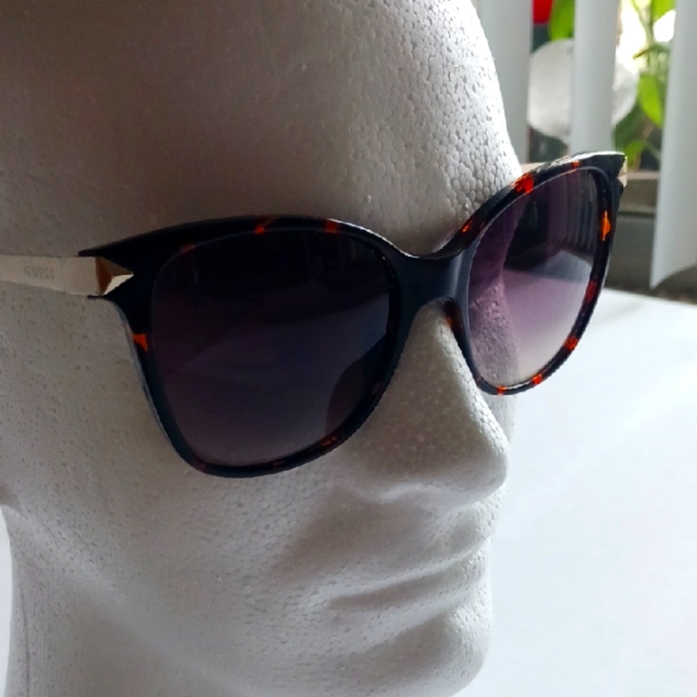 Guess Women's Dark HAVANA gradient BROWN Tortoise Sunglasses